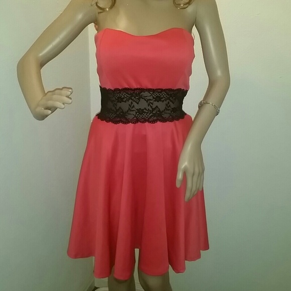 Wild Daisy Dresses & Skirts - Hot pink party dress!